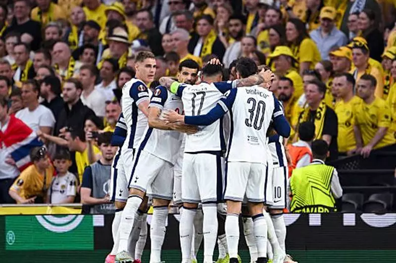 لاعب توتنهام: نؤمن بأحقية التتويج بالألقاب ونعتمد على التغيير الإيجابي
